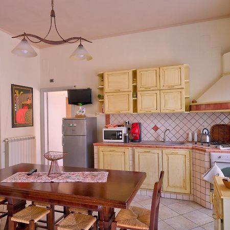 Casa Vacanze Il Gatto Rosso Trecase ภายนอก รูปภาพ